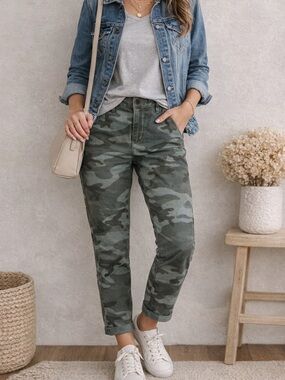GAP Girlfriend Chino Pants Camo Green Size 2 Casual Stretch